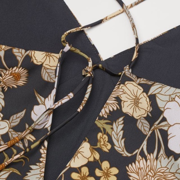 H&M v-neck satin floral print Strappy dress NWOT Size Medium - Picture 2 of 8